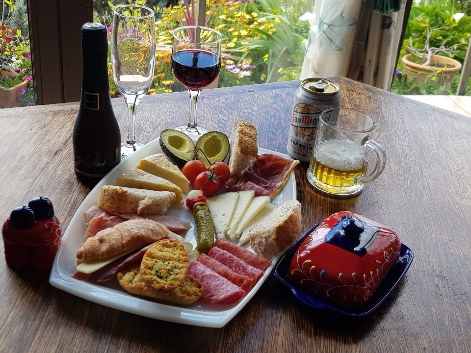 welcome food and drink platter 