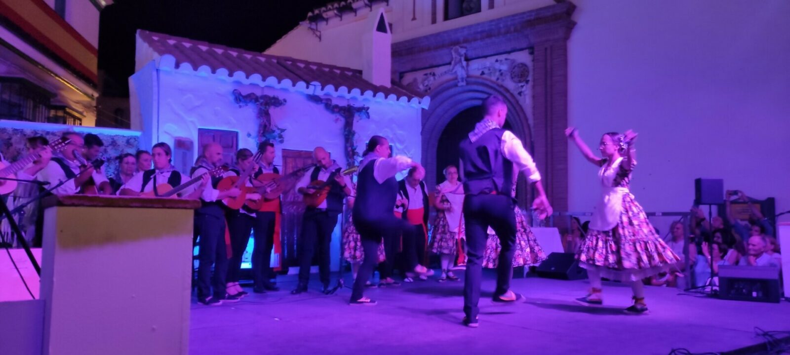Noche del Vino night performances of local dances and music